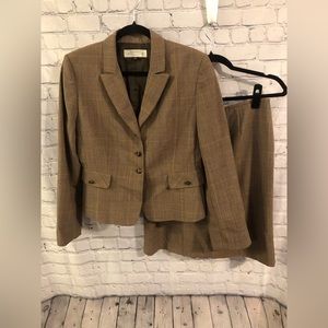 Tahari skirt suit set size 10 P